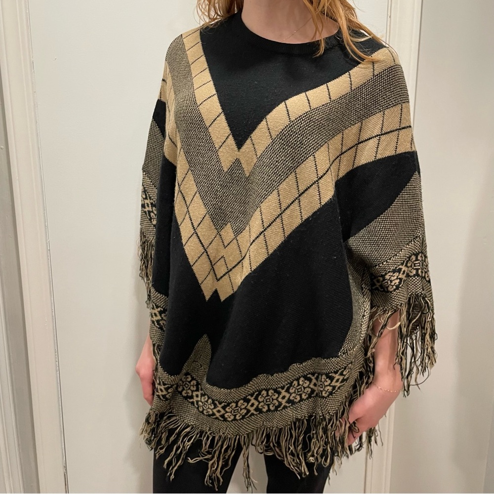 DeRotchild Women's Brown/Black Fringe Oversized Sweater Poncho - size S